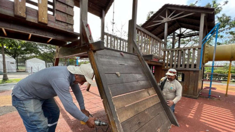 Trabajos de mantenimiento en el Parque Samanes, en septiembre de 2023.