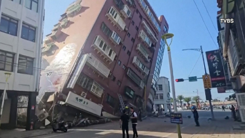 Un edificio colapsado en Taiwán por terremoto el 3 de marzo de 2024.