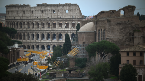 Vista de los exteriores del Coliseo Romano en la capital italiana, el 26 de enero de 2024.