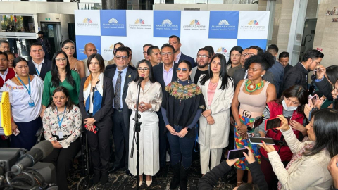 Dirigente correístas dieron una rueda de prensa en la Asamblea, tras las salida de dos de sus asambleístas, Quito, 11 de abril de 2024.