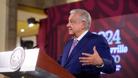 El presidente de México, Manuel López Obrador, en conferencia de prensa el 12 de abril de 2024.