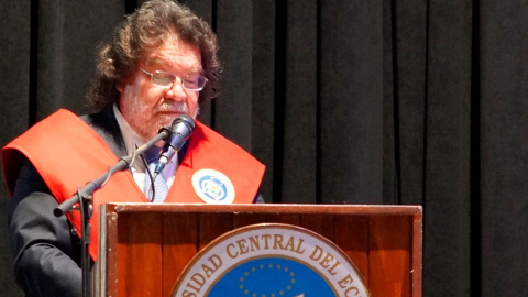 Patricio Espinosa, rector de la Universidad Central del Ecuador, durante una intervención.