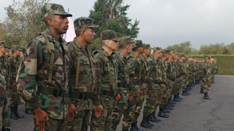 Reservistas en la ceremonia de inaugiración de su reentrenamiento del 15 de abril, en el Fuerte Rumiñahui.