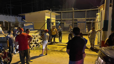 Protesta en Naranjal, cantón de Guayas en la Costa, por la suspensión de luz por más de 20 horas, el 16 de abril de 2024.