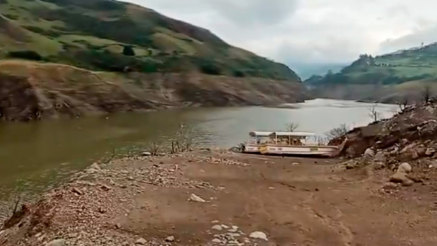 Parte del embalse de Mazar está seco. Foto del 16 de abril de 2024.