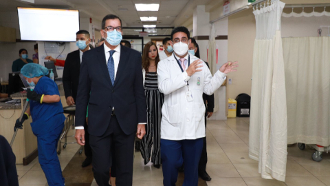 Autoridades del IESS recorren el Hospital San Francisco de Quito el 10 de abril de 2024.