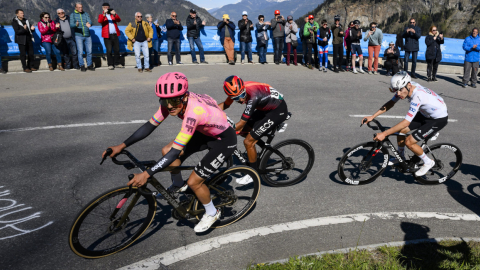 Richard Carapaz durante la Etapa 2 del Tour de Romandía, el jueves 25 de 2024.