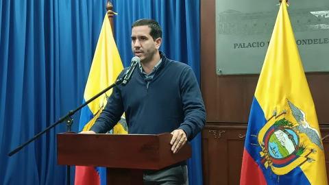 Roberto Luque, ministro encargado de Energía de Ecuador, en una rueda de prensa del 29 de abril.