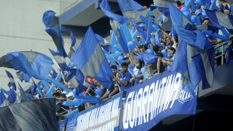 Hinchas de Emelec en el partido ante Barcelona SC, 28 de abril de 2024.