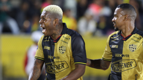 Gabriel Cortez celebra un gol durante un partido de Barcelona SC, el 1 de mayo de 2024.