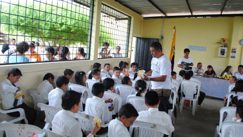 Imagen referencial del desayuno escolar en la ciudad de Chone.