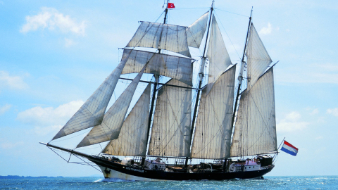 La tataranieta de Charles Darwin llegó a Galápagos en el histórico Oosterschelde. 