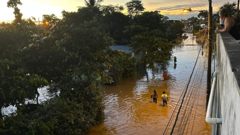 Uno de los barrios inundados en El Coca, Orellana, tras las lluvias del 4 y 5 de mayo de 2024.