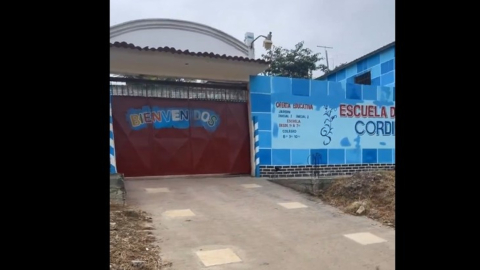 Exteriores de la escuela en Balerio Estacio, hasta donde ingresaron extorsionadores este 6 de mayo de 2024.