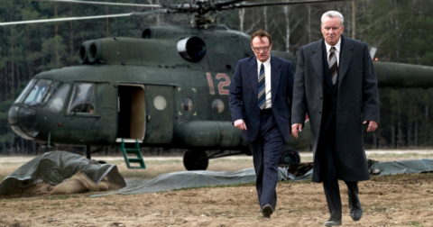 Jared Harris y Stellan Skarsgård como Valery Lagasov y Boris Shcherbina, en 'Chernobyl'