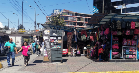 Un patio de comidas hay en el sector del Puente del Guambra