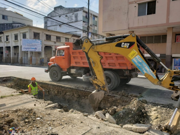 Trabajos de regeneración urbana en la calle Junín, en el centro de la ciudad. 