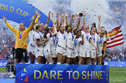 Las seleccionadas estadounidenses celebran la obtención del campeonato del Mundial Francia 2019.