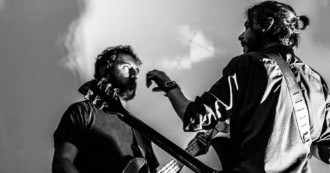 Francisco Charvet (bajista) y Roger Ycaza en un momento del concierto del pasado 6 de julio de 2019.