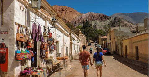 Una de las últimas paradas de Chini y Rodrigo antes de dejar Argentina fue Purmamarca, Jujuy.