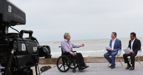 Diálogo del presidente Moreno con representantes de medios locales de Bahía de Caráquez, el 2 de agosto de 2019.