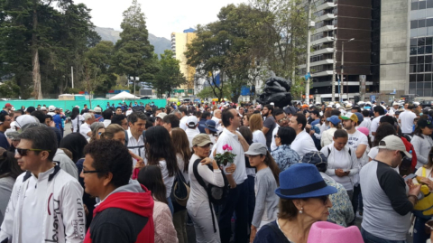 Los quiteños se concentraton en el parque El Ejido para movilizarse.