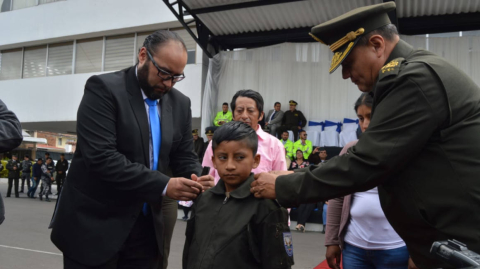 Ceremonia de posesión de Comandante por un día  a Erik Joel Zhagri Guallpa