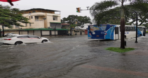 Zonas como Urdesa y Miraflores resultaron inundadas en Guayaquil el pasado 26 de febrero. 