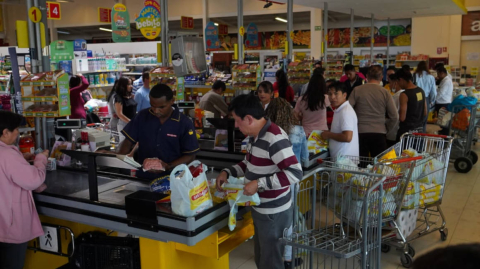 Cientos de quiteños acudieron a los supermercados tras la declaratoria de emergencia sanitaria en Ecuador el 12 de marzo de 2020.