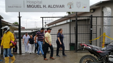 Después del terremoto, el Hospital de Bahía funciona en el campamento del Cuerpo de Ingenieros del Ejército.