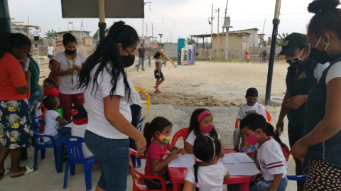 La escuela improvisada de Ciudad de Dios está justo afuera de la escuela réplica 28 de Mayo, cerrada por la pandemia.