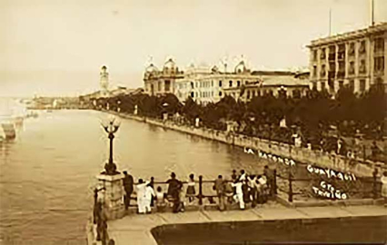 Conocido originalmente como La calle de la orilla o Malecón Guayaquil.