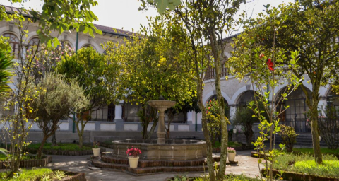 img Centro Cultural Biblioteca Ecuatoriana Aurelio Espinosa Pólit