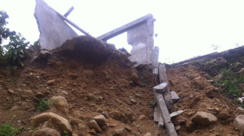 Una de las casas que se perdió en marzo 2015, por fuerte crecida del río Dulcepamba. 