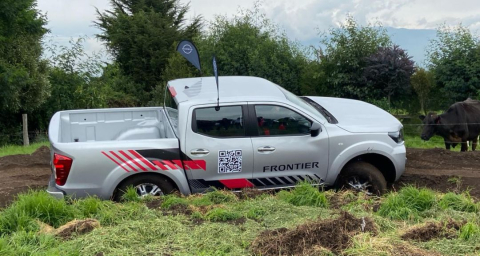 Imagen camioneta Nissan Frontier de 8va generación en evento Reto Nissan Frontier 