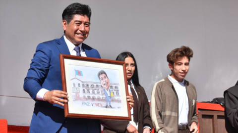 La ceremonia de posesión fue en el Teatro Sucre.