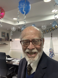 "A mis 88 años aún disfruto de la tecnología, les comparto mi primera selfie", contó el 25 de marzo