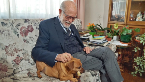 El 1 de marzo, presentó a su Miga. "Le encanta correr en el campo y ver volar a las aves tanto como a mí, contó.