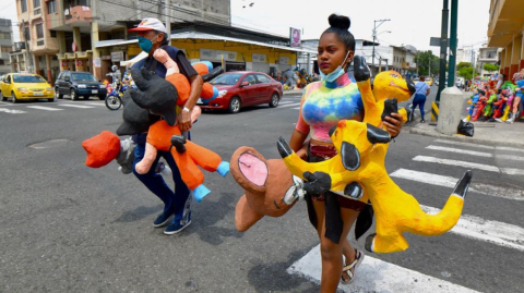 Personas sin mascarilla Guayaquil