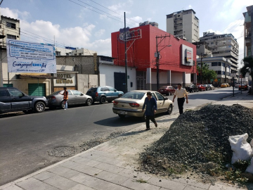 En la calle Quisquis, centro de la ciudad, hay varios trabajos por concluir. La obra está a cargo del contratista Jimmy Sánchez. 