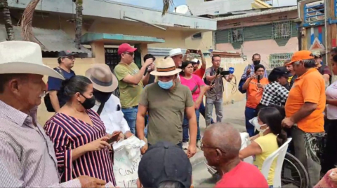 Entrega de 450 kits de alimentos en La Chala, sur de Guayaquil, el 25 de junio de 2022.