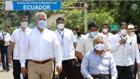 Los presidentes Iván Duque y Lenín Moreno en el puente sobre el Río Mataje, el 21 de enero de 2021. 