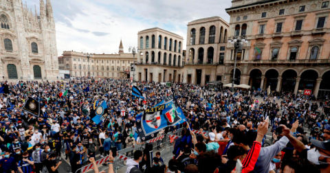 La Piazza del Duomo es el sitio donde más hinchas del Inter se han concentrado tras el campeonato de la Serie A de Italia.