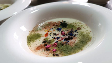 Gazpacho de coliflor con nambi amazónico.