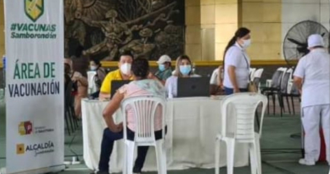 En el Coliseo de Samborondón no se registró la asistencia masiva de personas que iban a vacunarse, el 31 de mayo de 2021.