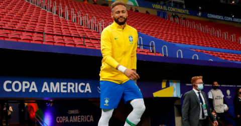 Neymar entrando a la cancha para disputar el partido inaugural de la Copa América contra Venezuela, en el estadio Mané Garrincha.