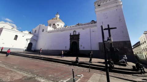 En Centro Histórico de Quito se instalaron distintos cercos policiales.