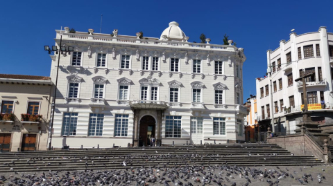 En Centro Histórico de Quito se instalaron distintos cercos policiales.