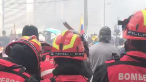 Bomberos de Quito no pueden atender la emergencia por la presencia de manifestantes.