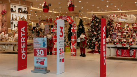 Varias tiendas abrieron sus puertas con descuentos. 